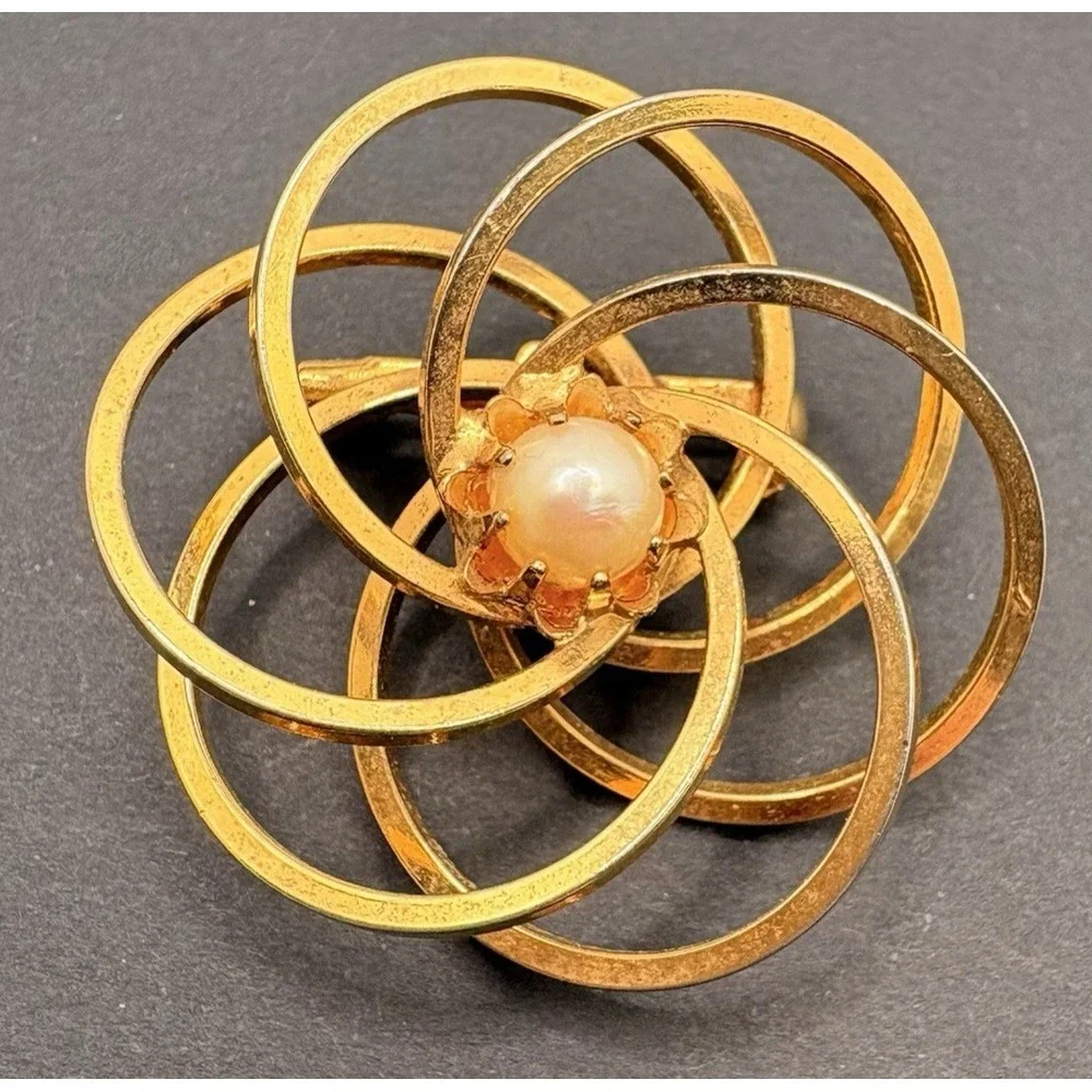 Vintage Spirals Circle Swirl Brooch‎ Gold Tone w/ Faux Pearl Classic Glam